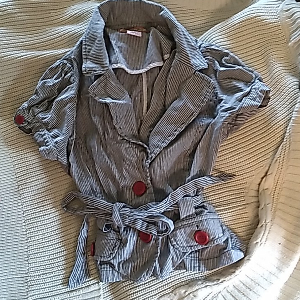 Hiatus stripped top.